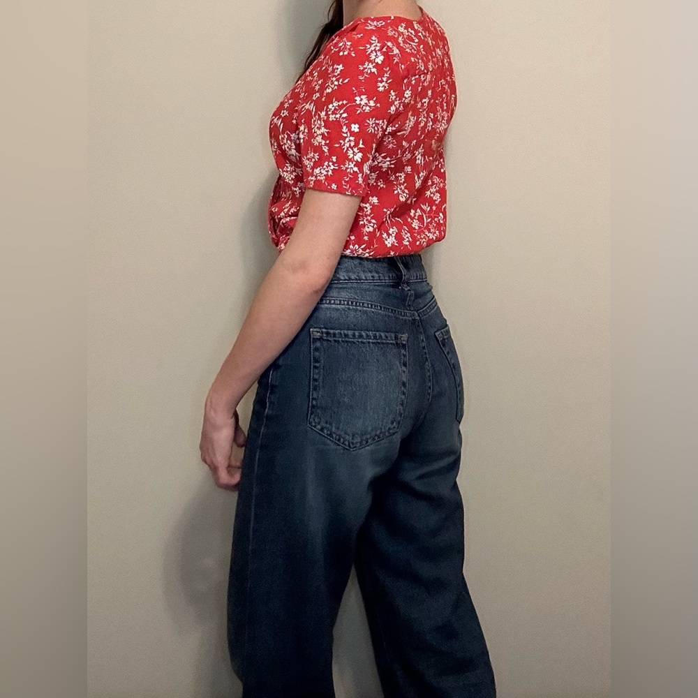 Code X Mode Red Floral Top - Picture 3 of 4